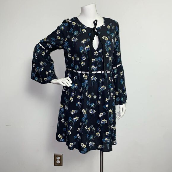 NWT Ella Moss Adara Dress Size M Black Floral Tie Neck Cutouts Bell Sleeve - Picture 3 of 8